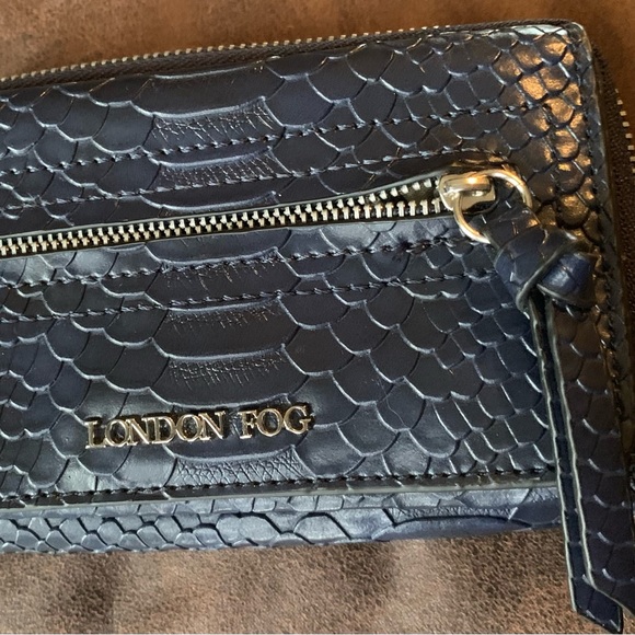 London Fog Wallet - Picture 1 of 13